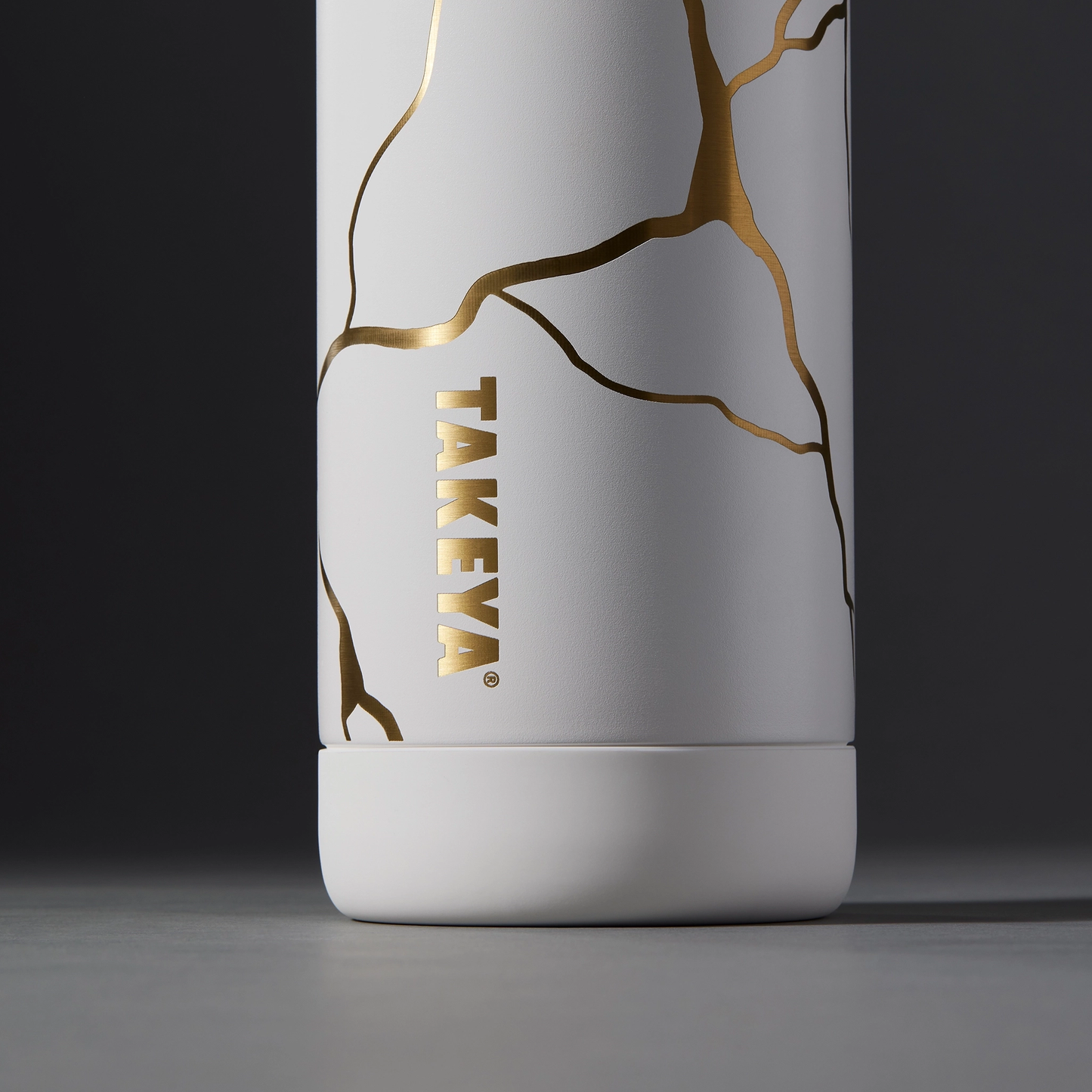 kintsugi-water-bottle-with-straw-lid-g6 51389-TK_HO25_Kintsugi_Takeya9236_Crop.png