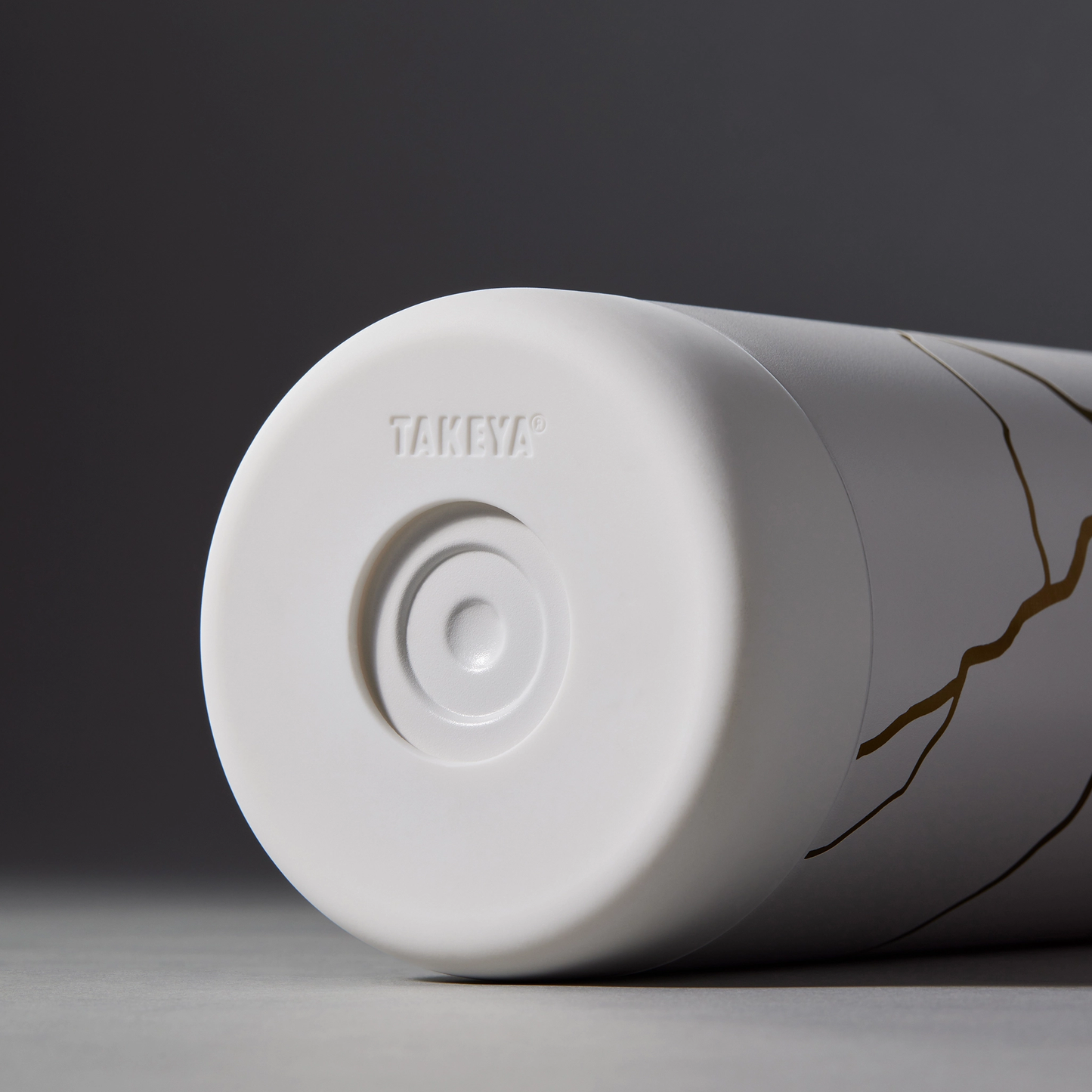 kintsugi-water-bottle-with-straw-lid-g6 51389-TK_HO25_Kintsugi_Takeya9255.png