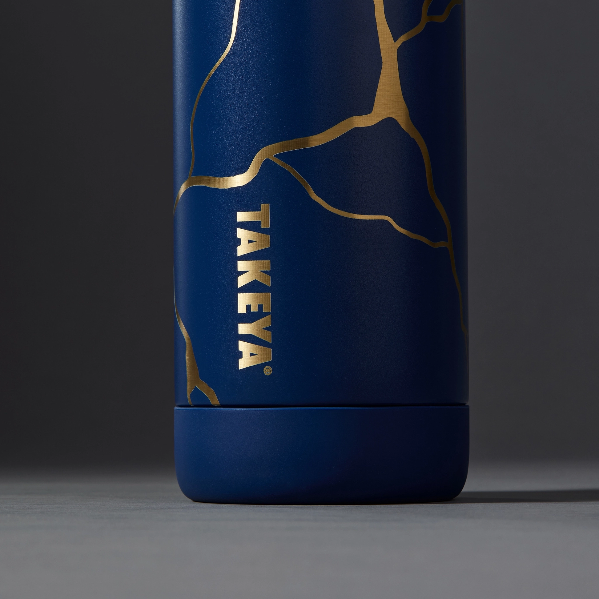 kintsugi-water-bottle-with-spout-lid-d4 51390-TK_HO25_Kintsugi_Takeya9241_Crop.png
